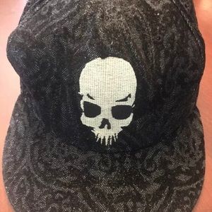 New era black and glitter skull cap size 7 1/2